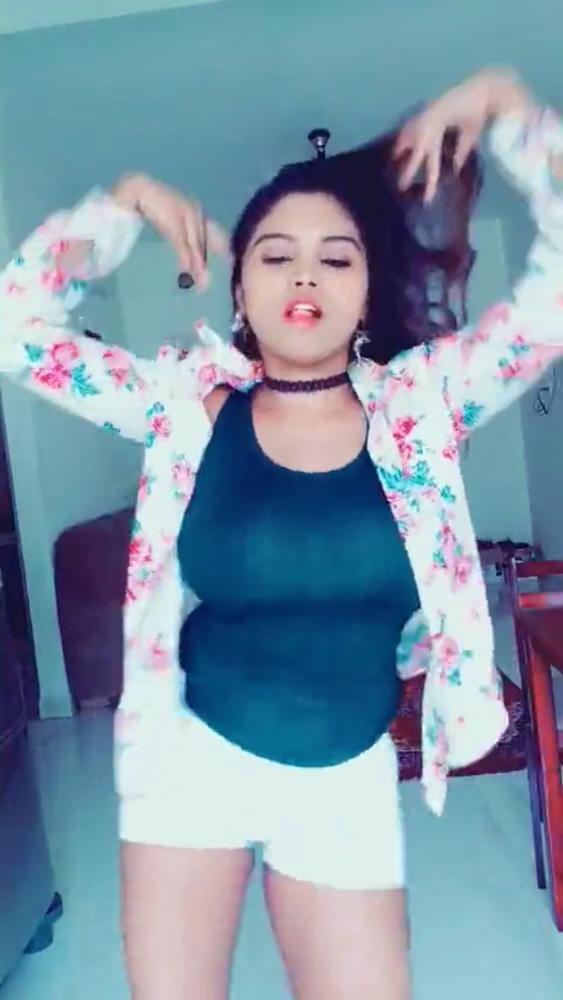 25P Hoty girlfrnd lucky elakkiya