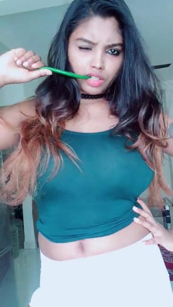 25P Hoty girlfrnd lucky elakkiya