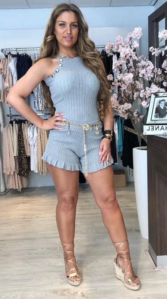 17P Hot Dutch amateur Fashionstore owner camel toe