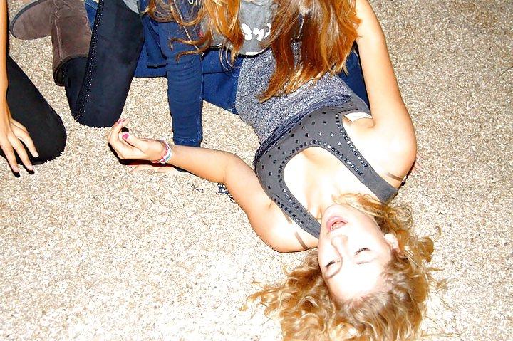 25P Hot Teen Sluts - Hairy or shved ?