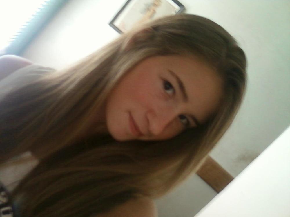 25P Exposed - Gorgeous Country Girl