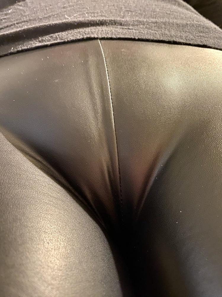 8P Leather leggings camel toe