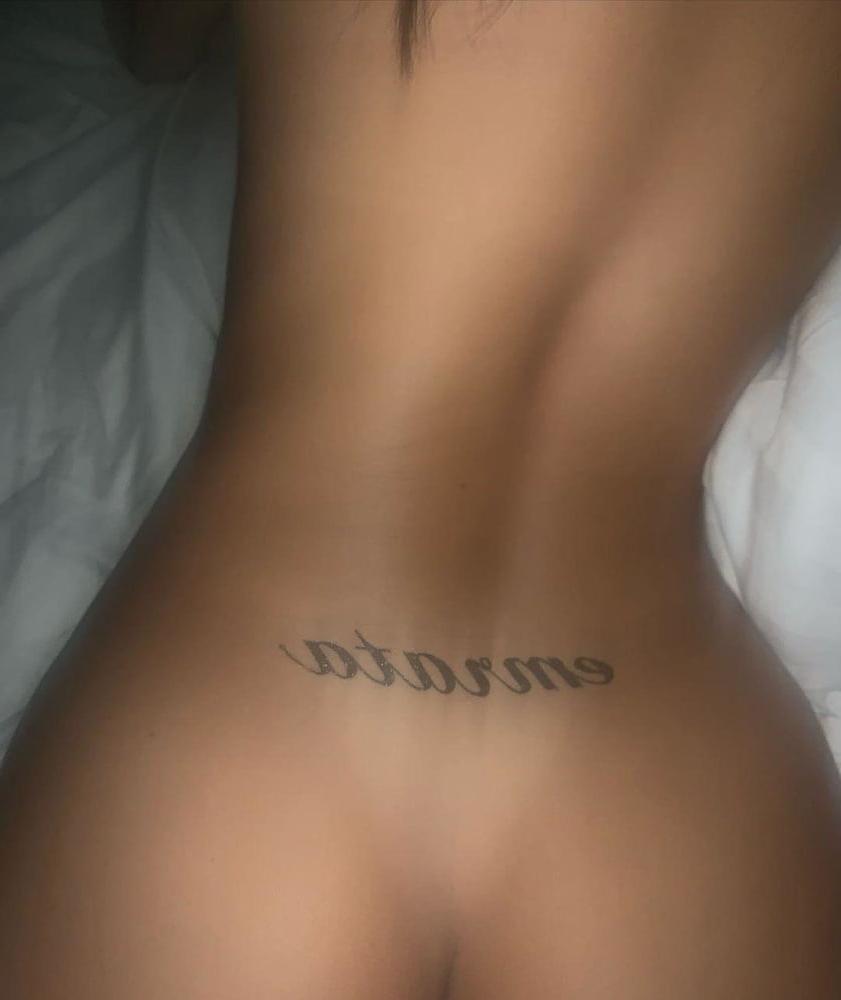 25P Emily Ratajkowski - Perfect Ass