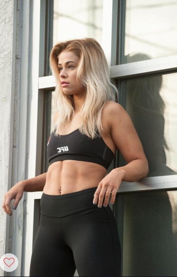 25P My favourite celeb belly buttons