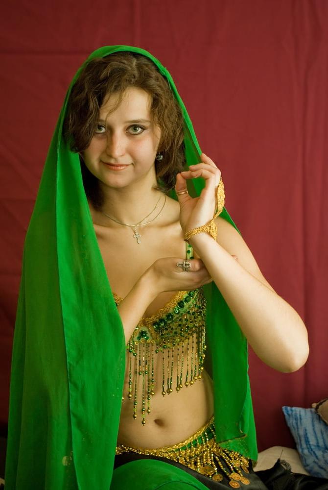 25P Belly Dancers