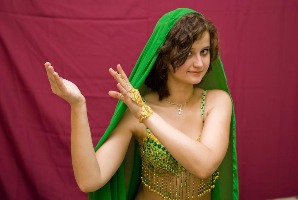 25P Belly Dancers