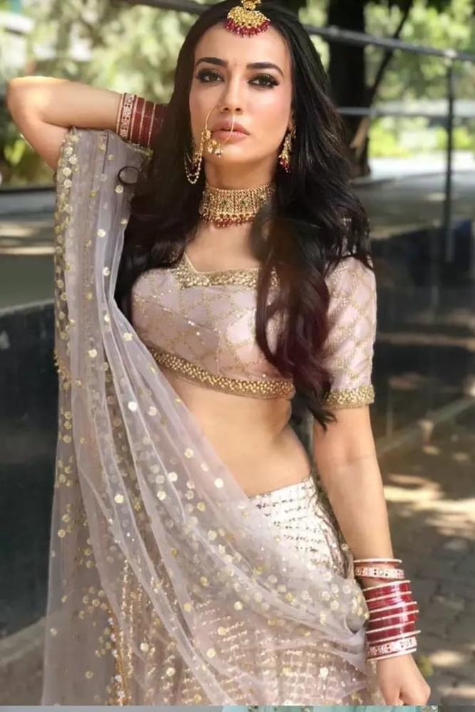 25P Belly Dancers