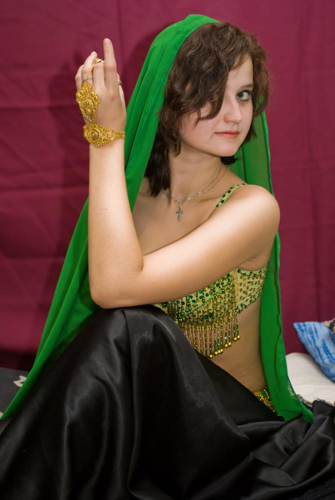 25P Belly Dancers