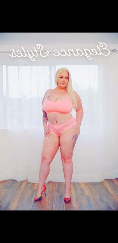 12P Elegance Aryan Hooker