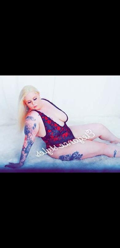 12P Elegance Aryan Hooker