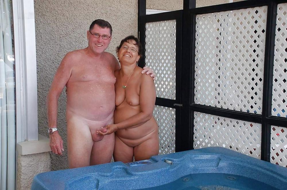 20P Naked couple 168.