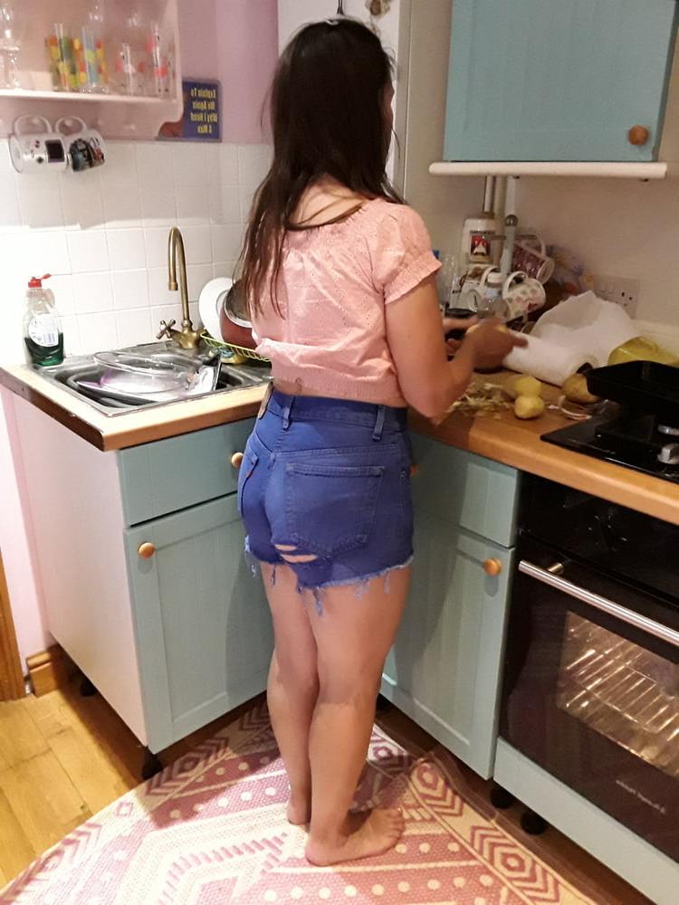 25P The Mrs in Levi's Jean Shorts Daisy Dukes