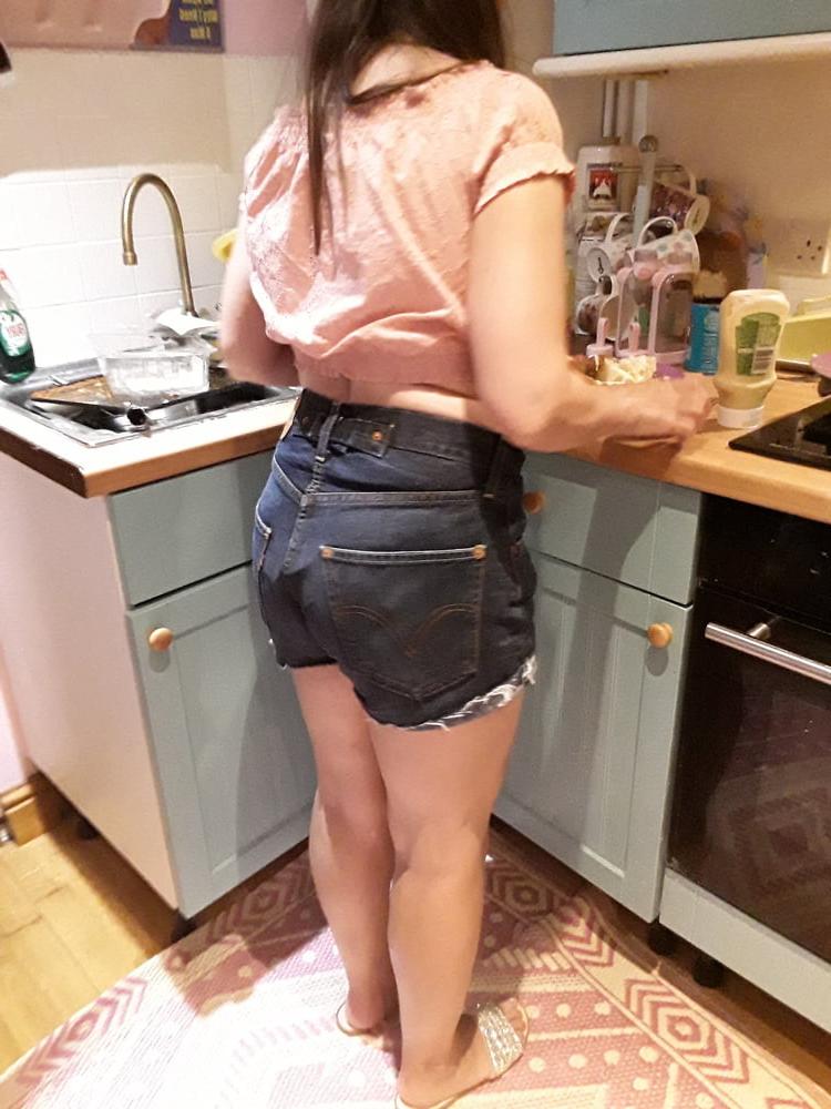 25P The Mrs in Levi's Jean Shorts Daisy Dukes