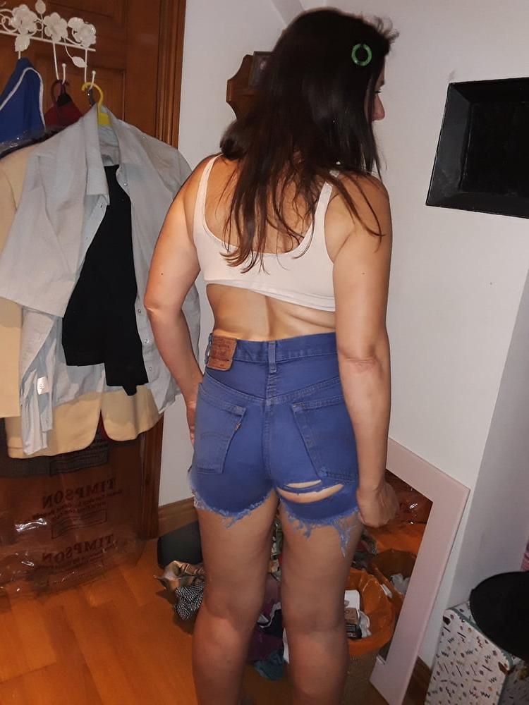 25P The Mrs in Levi's Jean Shorts Daisy Dukes