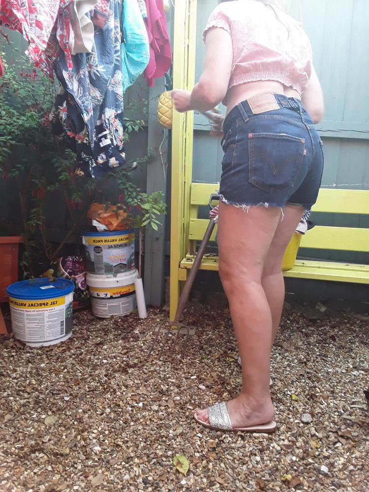 25P The Mrs in Levi's Jean Shorts Daisy Dukes