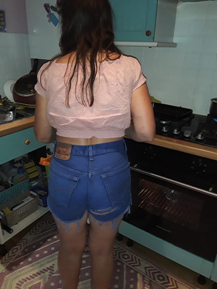 25P The Mrs in Levi's Jean Shorts Daisy Dukes