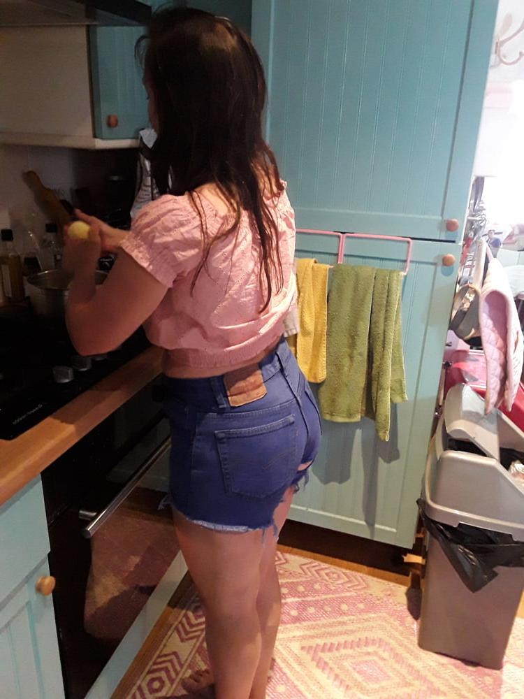 25P The Mrs in Levi's Jean Shorts Daisy Dukes
