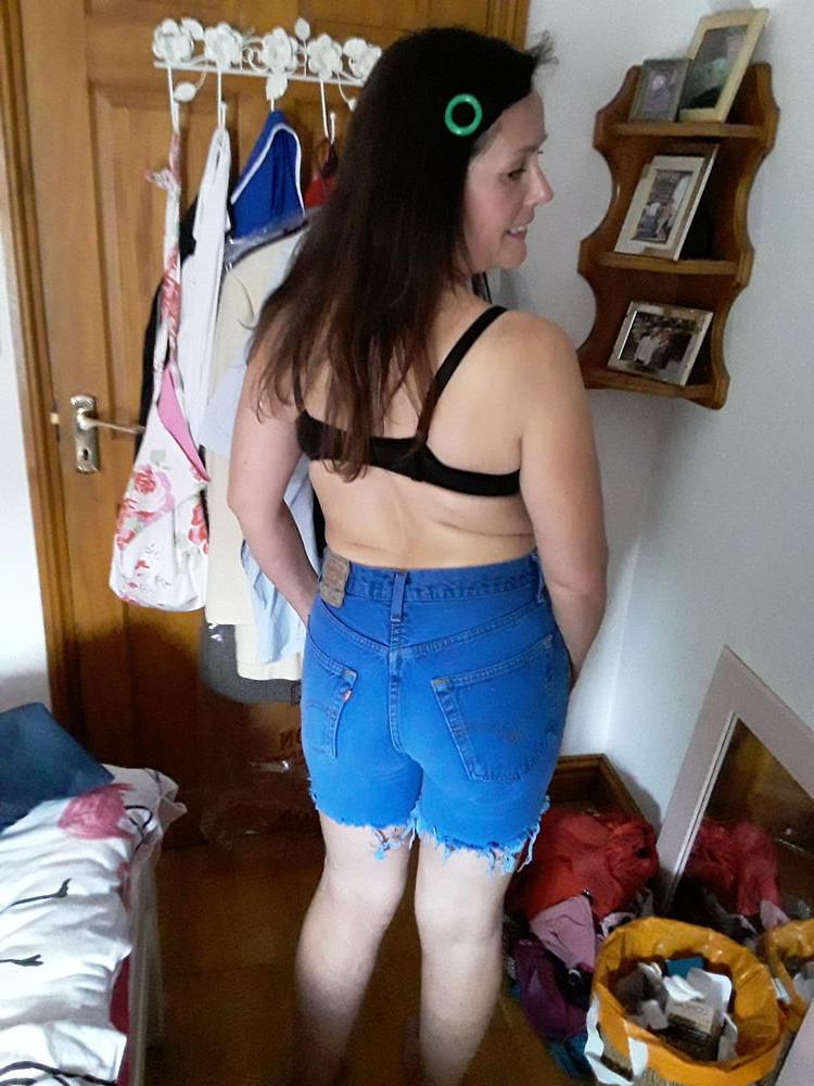 25P The Mrs in Levi's Jean Shorts Daisy Dukes