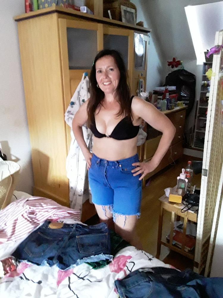 25P The Mrs in Levi's Jean Shorts Daisy Dukes