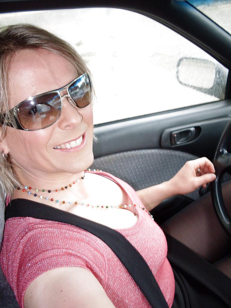 25P Cleavage in car