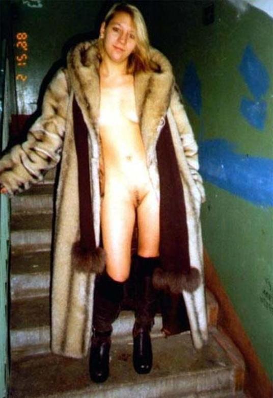 25P Nude under fur coat 10