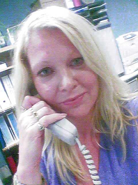 25P Hot blonde mom