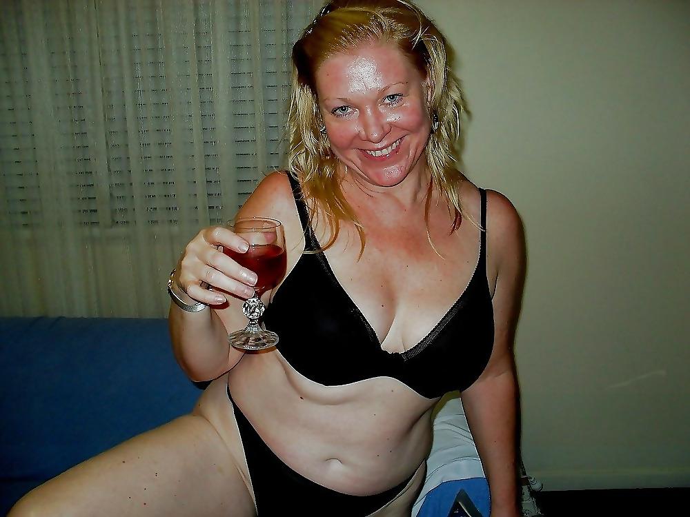 25P Hot blonde mom