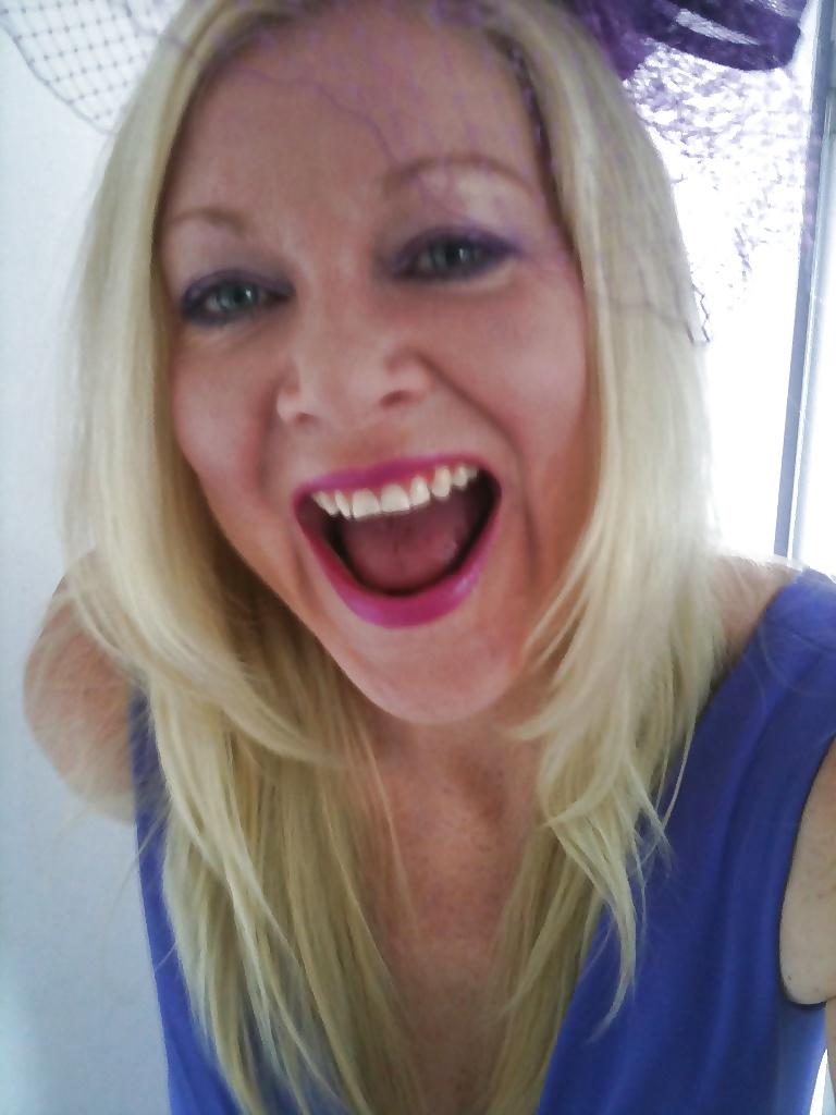 25P Hot blonde mom