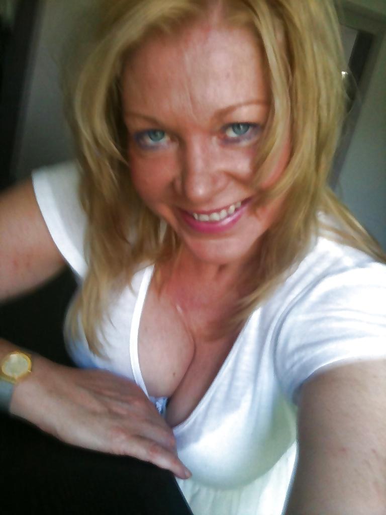 25P Hot blonde mom