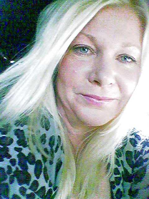 25P Hot blonde mom