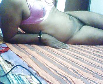5P Pussy show during chat with friends