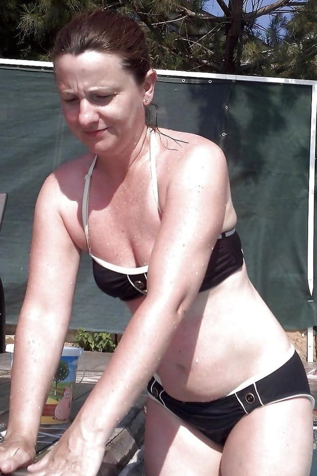 22P Full frontal... belly buttons!!  Mesmerising!!! Thanks