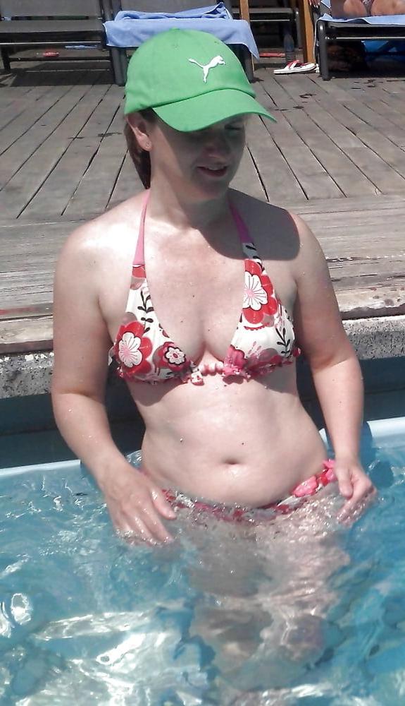 22P Full frontal... belly buttons!!  Mesmerising!!! Thanks