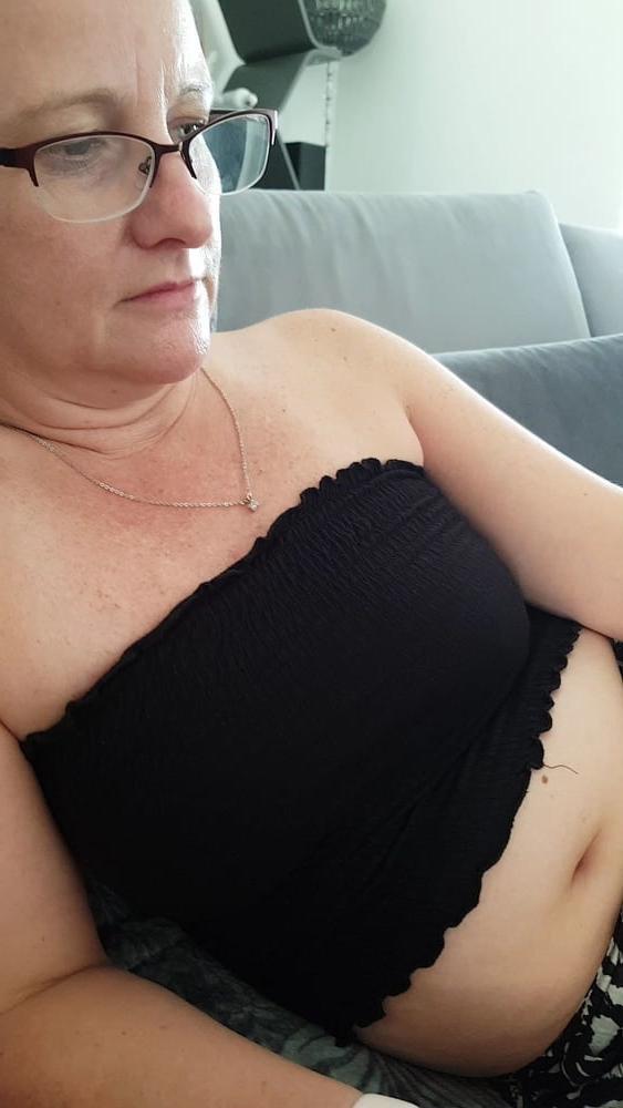 22P Full frontal... belly buttons!!  Mesmerising!!! Thanks