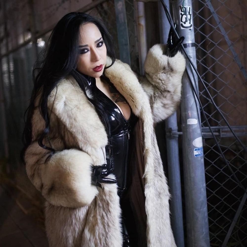 25P woman in fur coat 26
