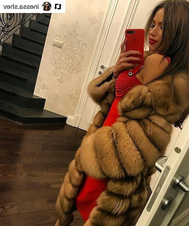 25P woman in fur coat 26