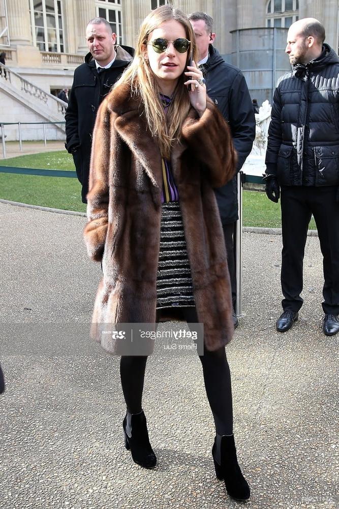 25P woman in fur coat 26