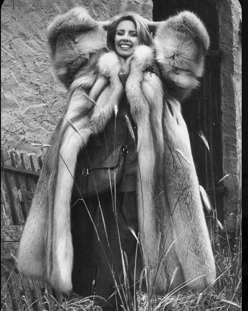 25P woman in fur coat 26