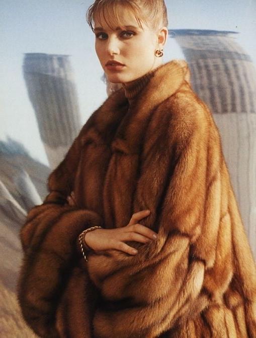 25P woman in fur coat 26