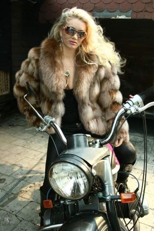 25P woman in fur coat 26