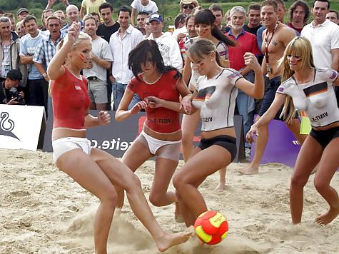 22P Nackte Tatsachen WM 2010 usw