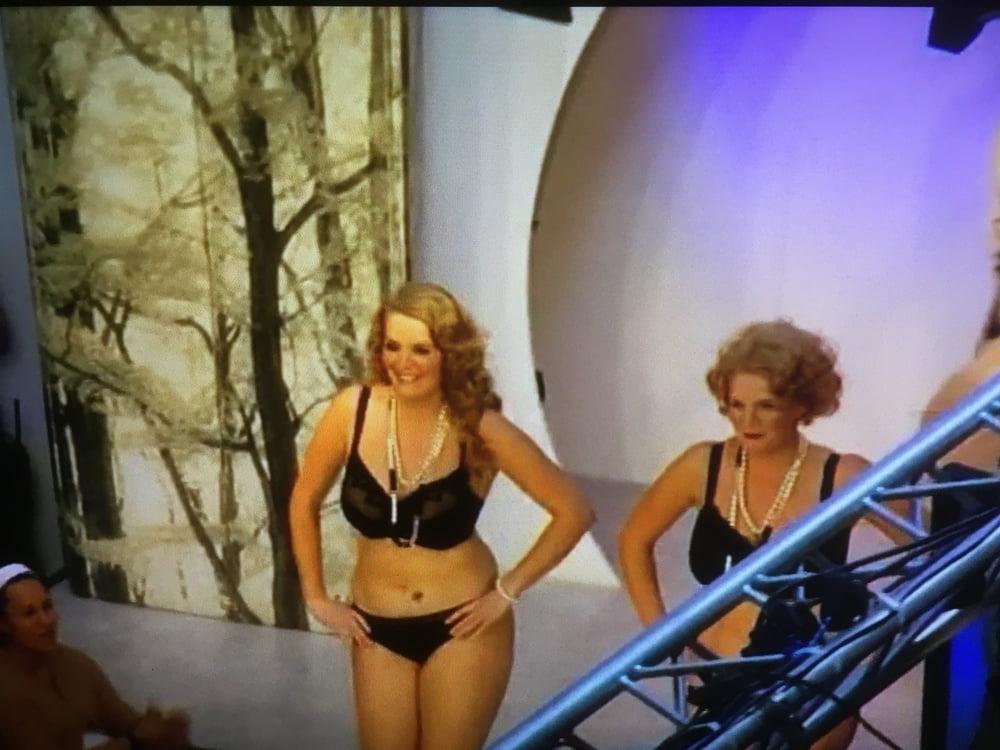 25P Suzy and Jeannie's Catwalk Show