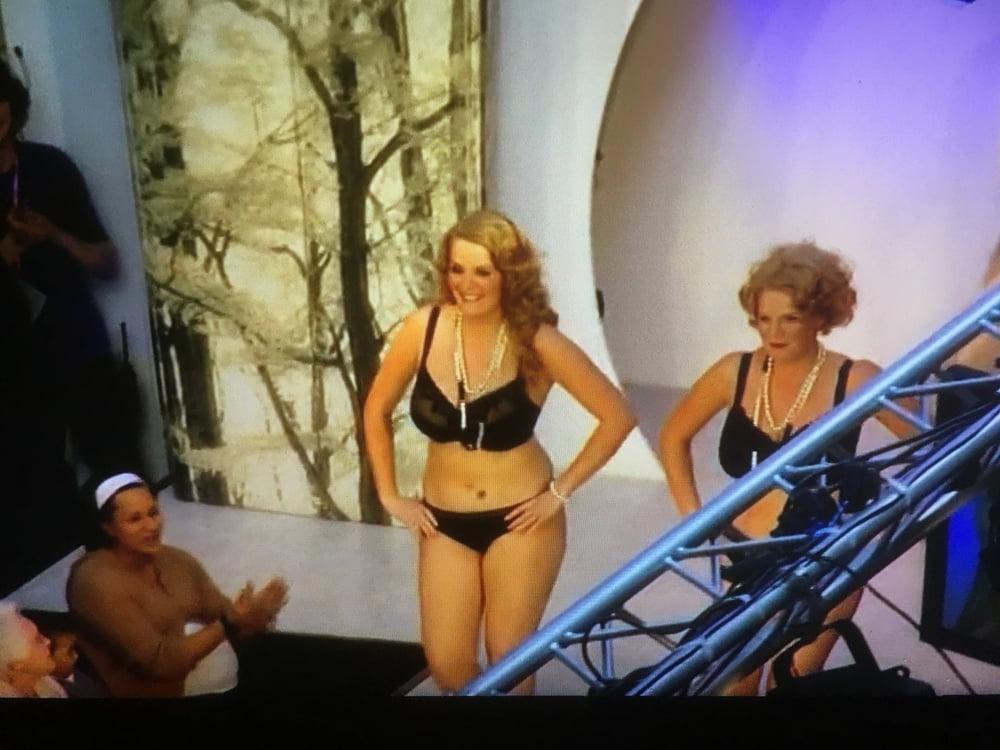 25P Suzy and Jeannie's Catwalk Show