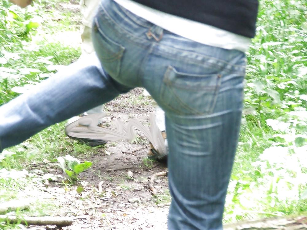 25P Queens in jeans CIV - Hand- and Blowjobs