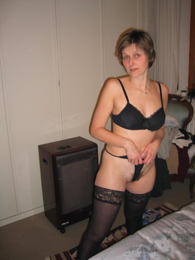 25P Older and hot 129 (Mom in bra)