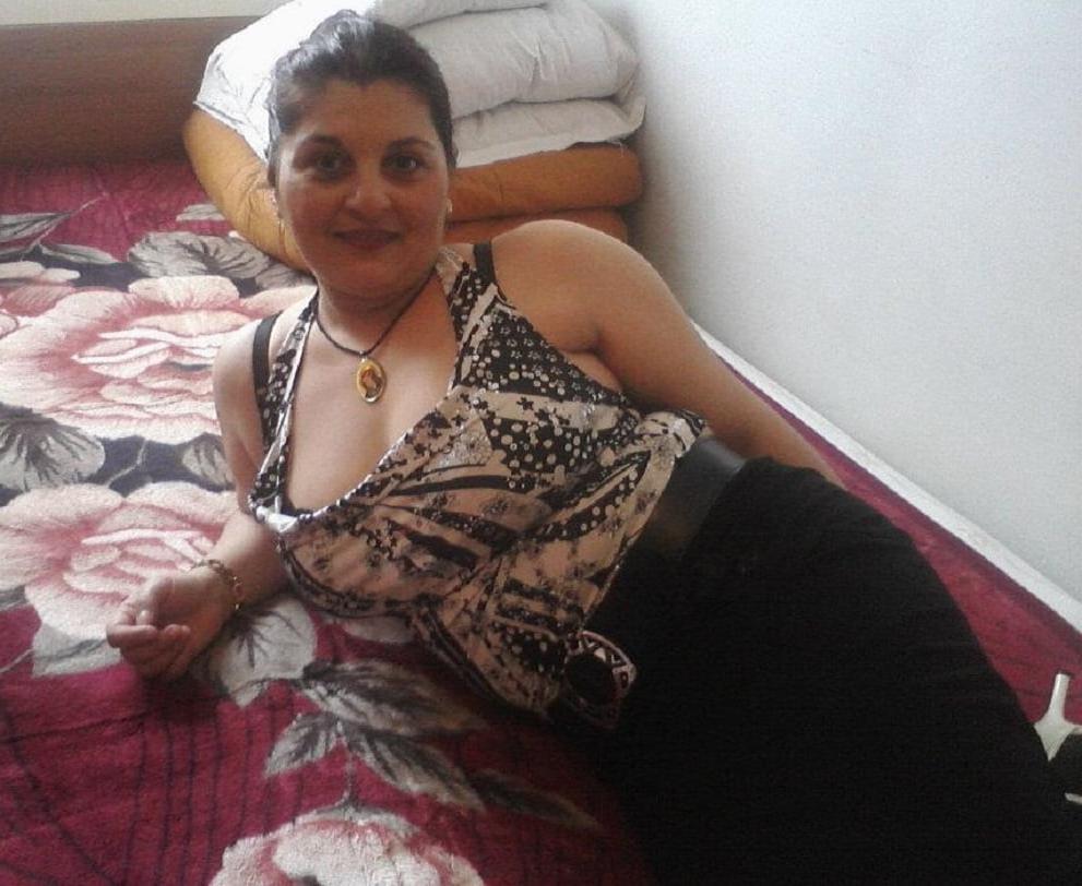 25P ROU ROMANIAN MILFS 64 ROMANIAN HOUSEWIFE