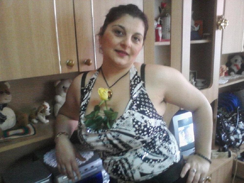 25P ROU ROMANIAN MILFS 64 ROMANIAN HOUSEWIFE