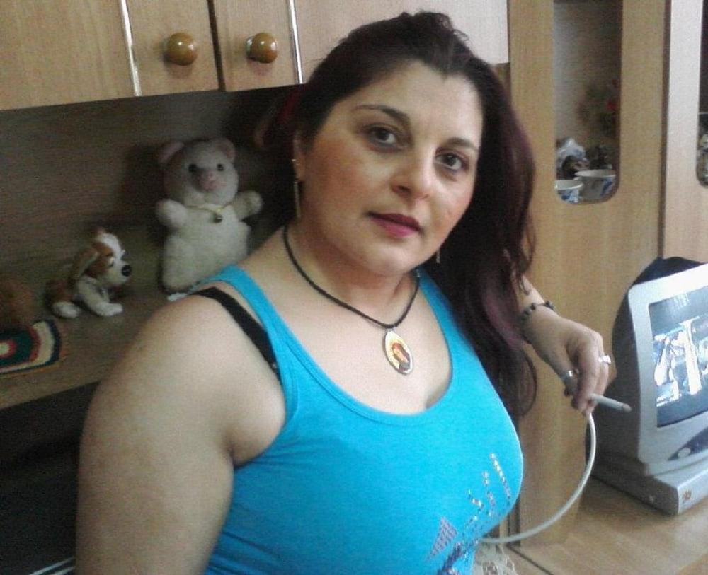 25P ROU ROMANIAN MILFS 64 ROMANIAN HOUSEWIFE