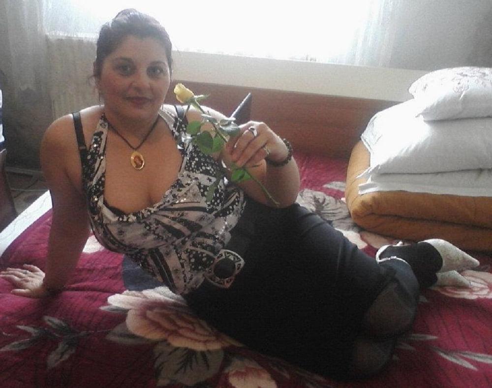 25P ROU ROMANIAN MILFS 64 ROMANIAN HOUSEWIFE