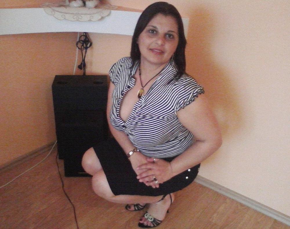 25P ROU ROMANIAN MILFS 64 ROMANIAN HOUSEWIFE